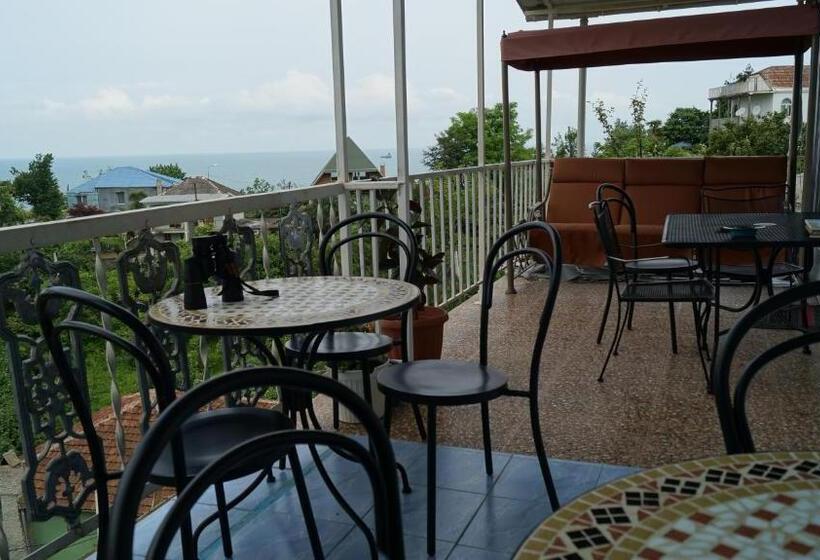 Economy Triple Room, Tj Guest House