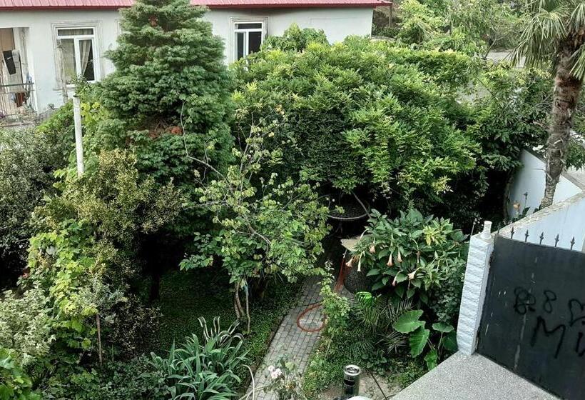 اتاق استاندارد چهار تخته, Tj Guest House