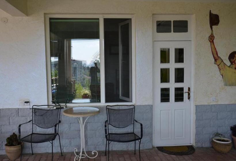 اتاق کلاسیک خانوادگی, Tj Guest House