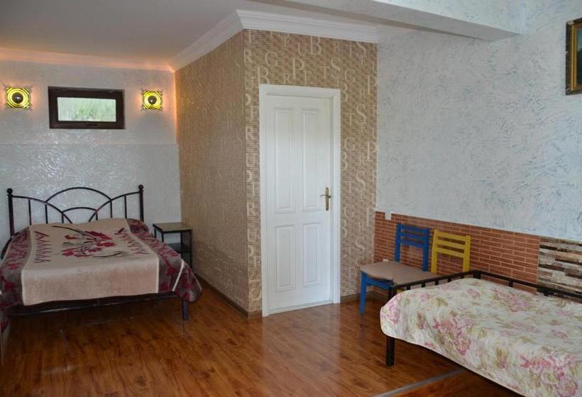 اتاق کلاسیک خانوادگی, Tj Guest House