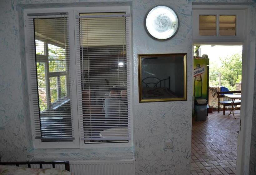 اتاق کلاسیک خانوادگی, Tj Guest House