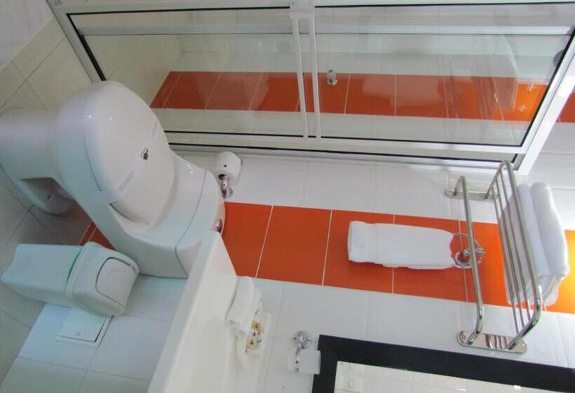 スタンダード4人部屋, Iraqúa