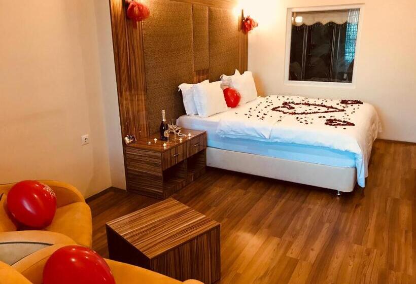 Семейный Номер, Tehran Boutique