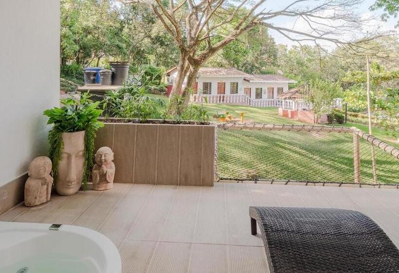 带花园景观和一个卧室的别墅, Villa Camila