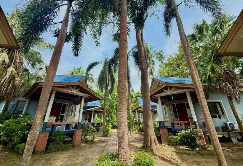 Deluxe-bungalow, Lanta Palm Beach Resort , Beach Bungalow   Koh Lanta