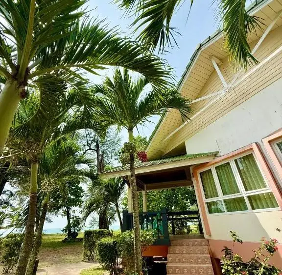 Perhebungalow, Lanta Palm Beach Resort , Beach Bungalow   Koh Lanta