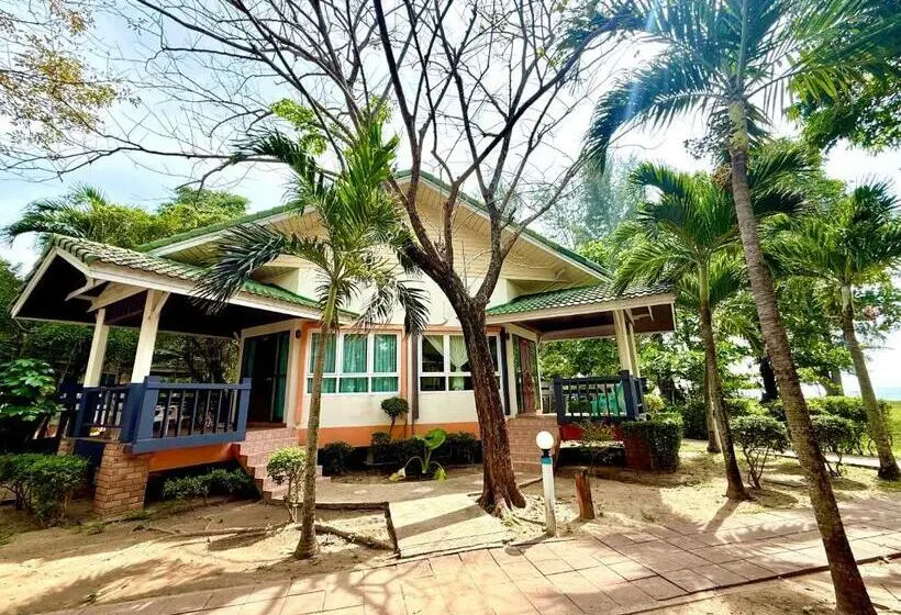 Perhebungalow, Lanta Palm Beach Resort , Beach Bungalow   Koh Lanta