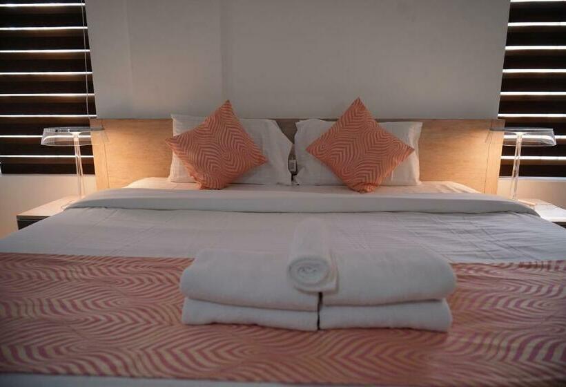 Superiorrum King Size Säng, Chandra Inn