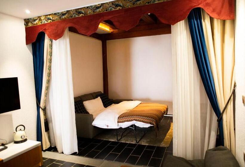 Семейный Номер, Shangri La Salloi Rustic Luxury