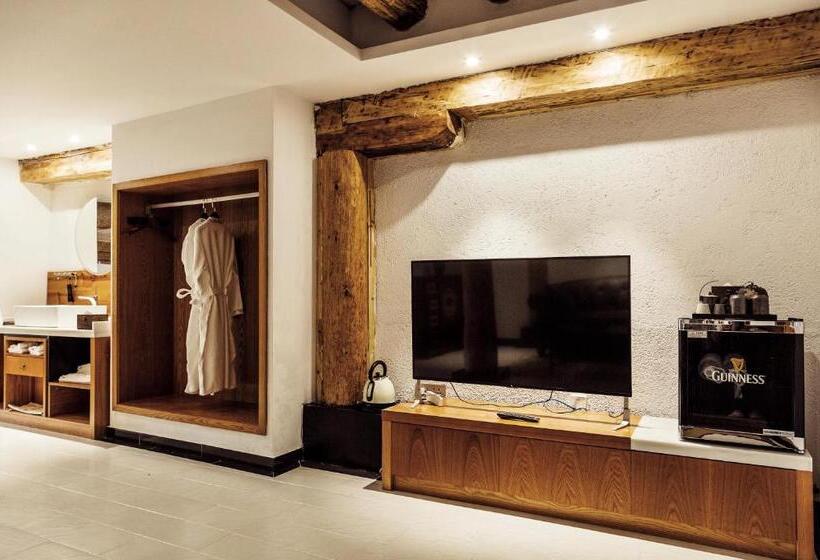 Номер Стандартный Кровать Куин, Shangri La Salloi Rustic Luxury