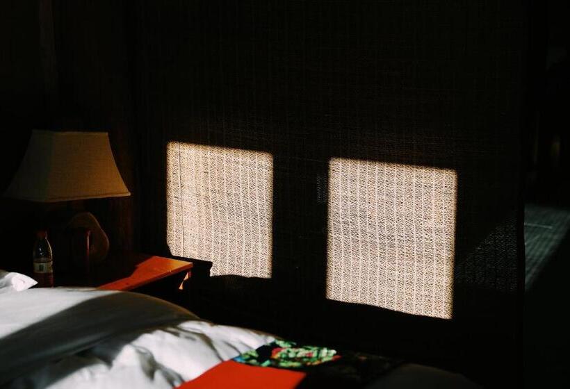 Номер Стандартный Кровать Куин, Shangri La Salloi Rustic Luxury