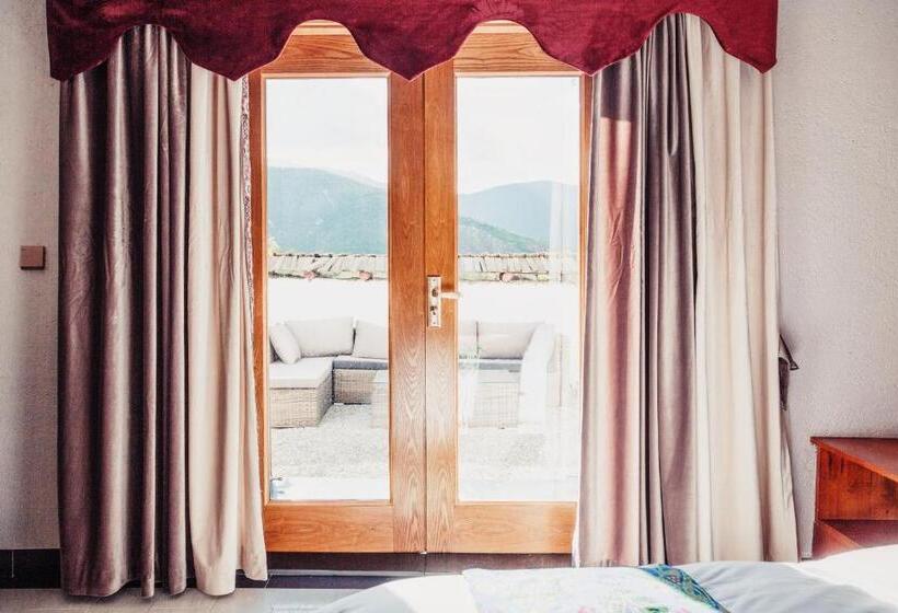 Номер Стандартный Кровать Куин, Shangri La Salloi Rustic Luxury