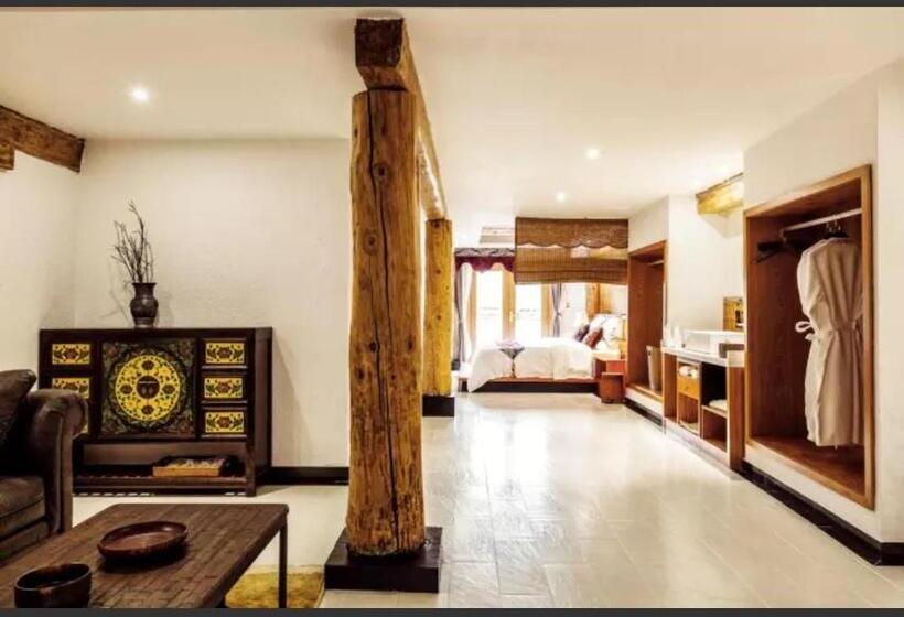 Номер Стандартный Кровать Куин, Shangri La Salloi Rustic Luxury