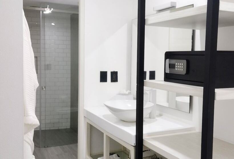 Номер Deluxe, The Andy