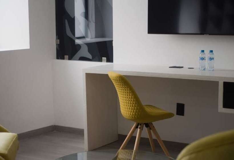 Полулюкс, The Andy