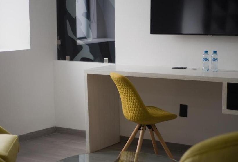 Полулюкс, The Andy