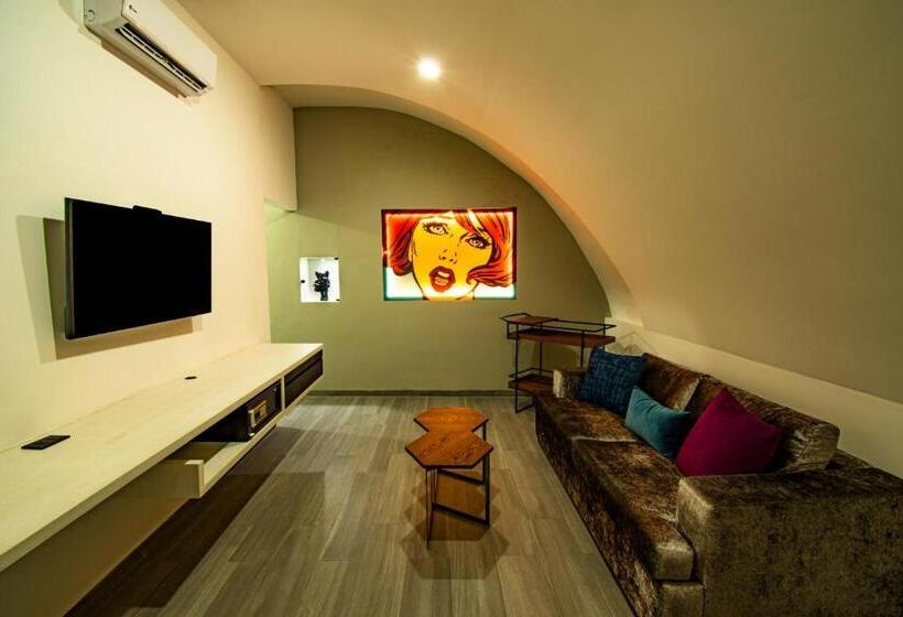 Номер Deluxe, The Andy