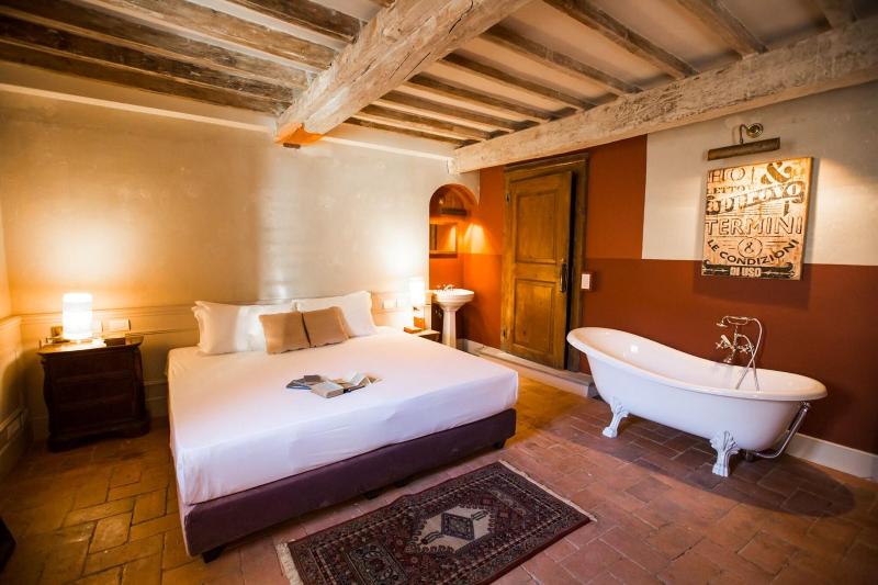 اتاق لوکس با تخت بزرگ, Oltrarno Splendid