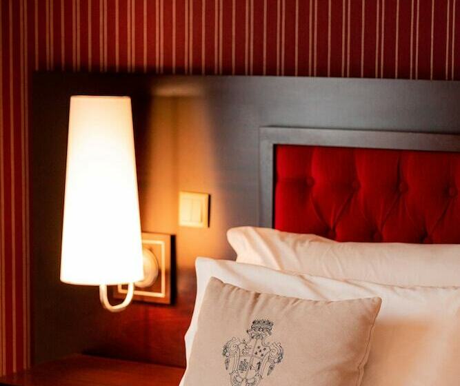 اتاق لوکس با چشم‌انداز استخر, Palacio Sao Silvestreboutique