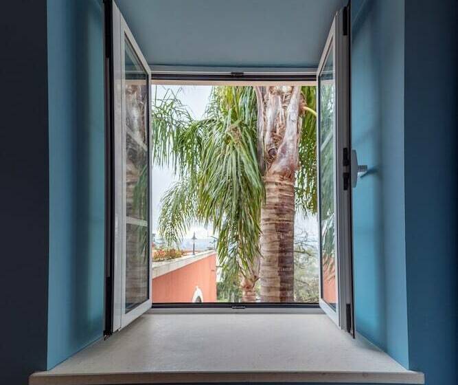 اتاق لوکس با چشم‌انداز استخر, Palacio Sao Silvestreboutique