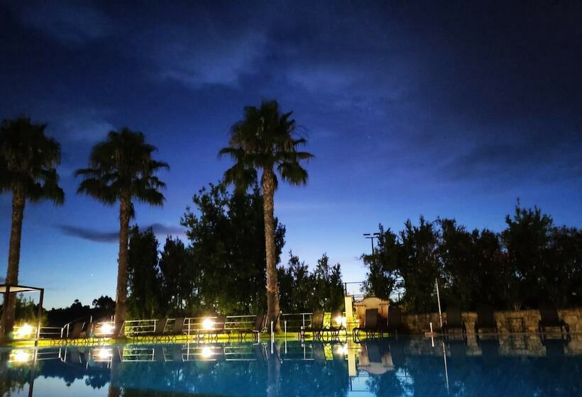 اتاق لوکس با چشم‌انداز استخر, Palacio Sao Silvestreboutique