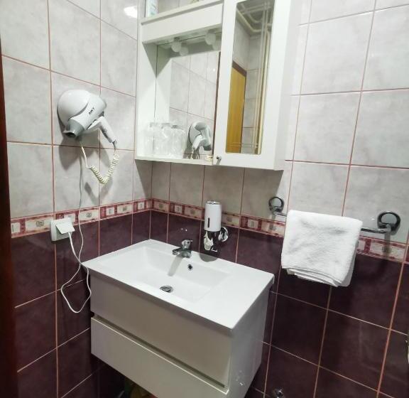 اتاق لوکس با چشم‌انداز شهر, Bolero