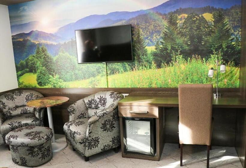 اتاق لوکس با چشم‌انداز شهر, Bolero