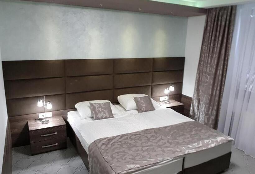 اتاق لوکس با چشم‌انداز شهر, Bolero