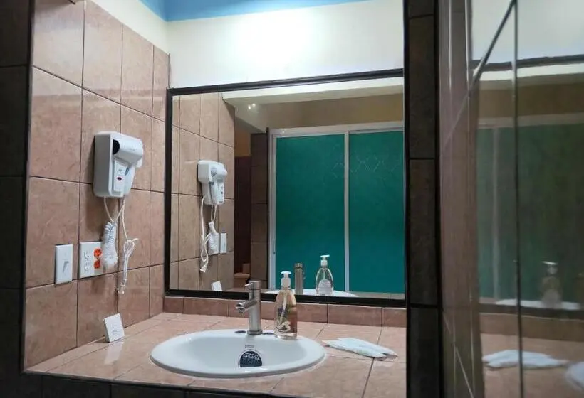 اتاق استاندارد با تخت بزرگ, Sunshine View Hotel And Restaurant