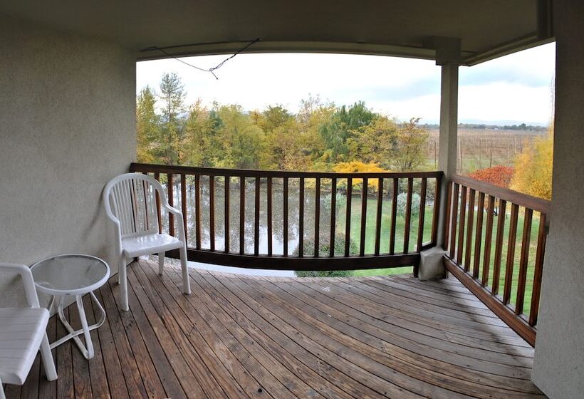 اتاق استاندارد با تخت دوبل, Birchfield Manor Inn And Restaurant