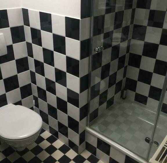 Standard Room, Elisabeth Von Eicken