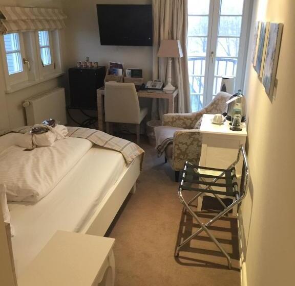 Standard Single Room, Elisabeth Von Eicken