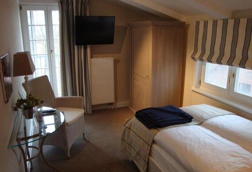 Standard Single Room, Elisabeth Von Eicken