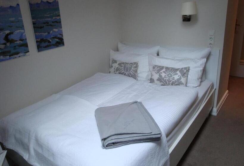 Standard Single Room, Elisabeth Von Eicken