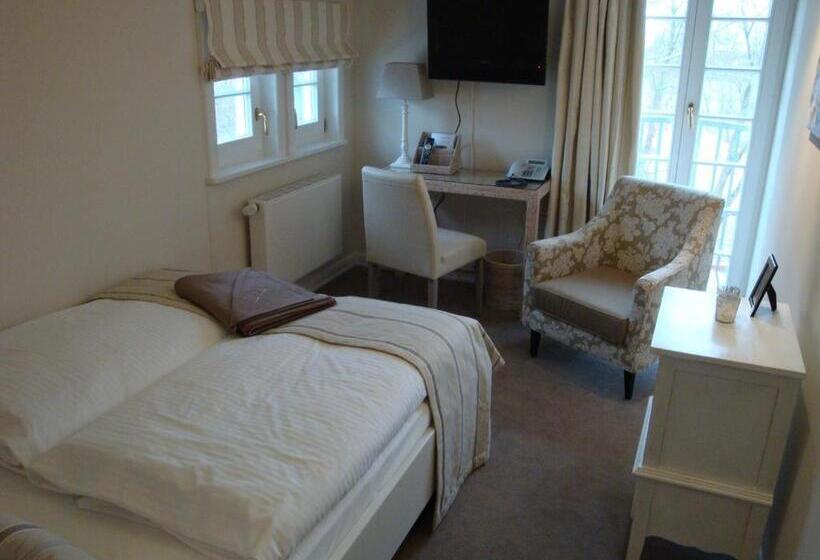 Standard Single Room, Elisabeth Von Eicken