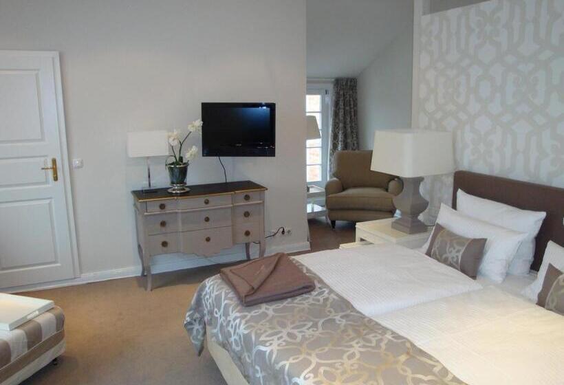 Suite with Balcony, Elisabeth Von Eicken