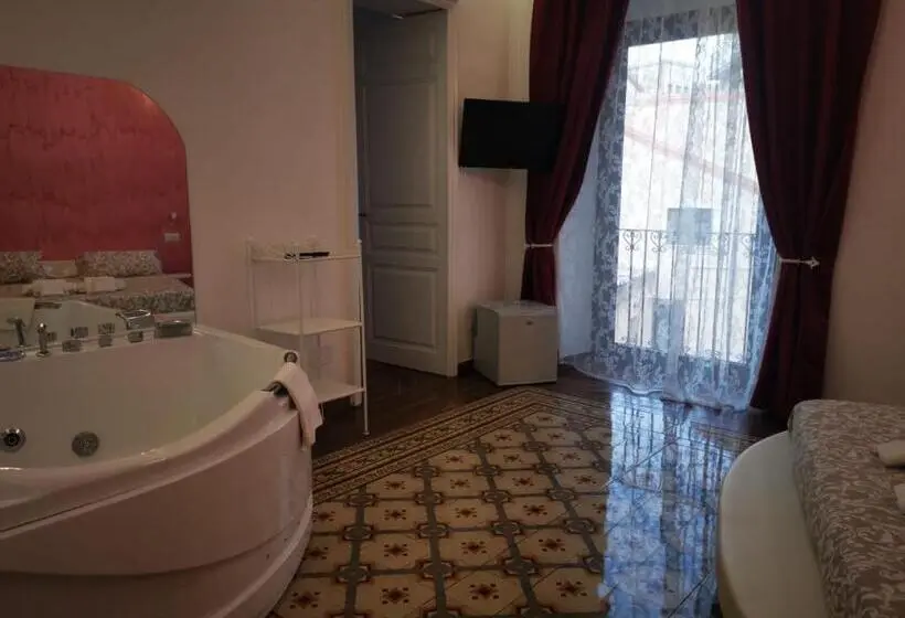 سوئیت با تخت بزرگ, Suiteinncentro Dimora Storica