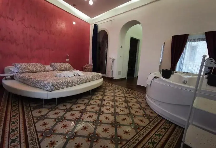 سوئیت با تخت بزرگ, Suiteinncentro Dimora Storica