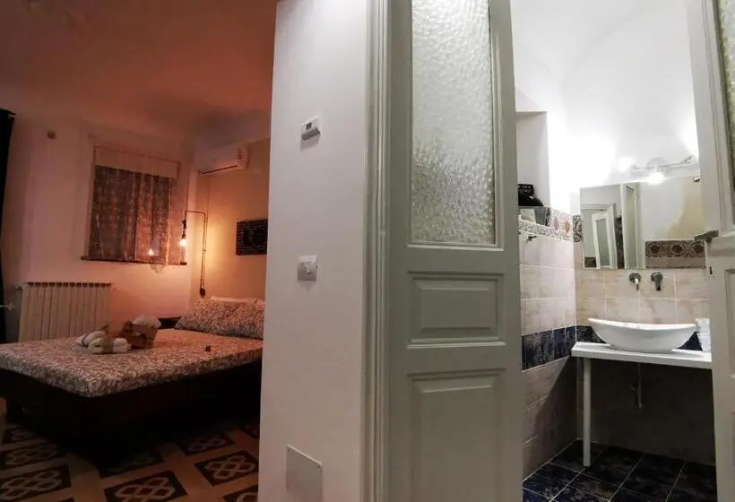 اتاق استاندارد با وان آب گرم, Suiteinncentro Dimora Storica