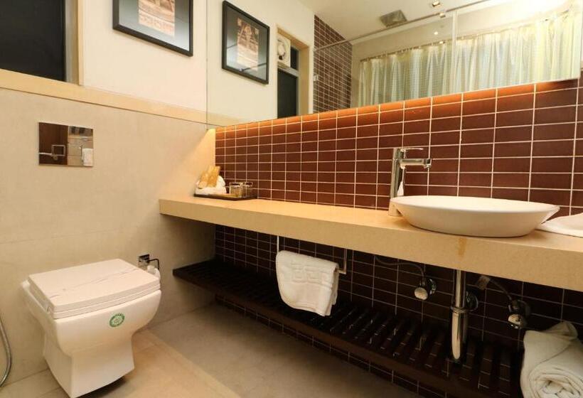 Quarto superior, Gallery 67