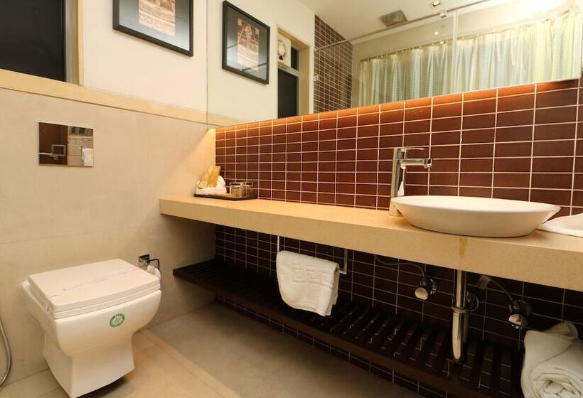 Quarto superior, Gallery 67