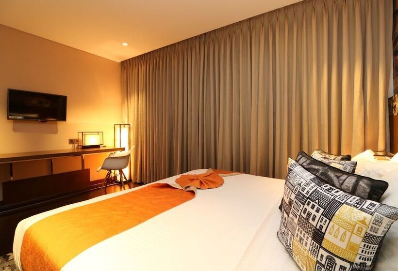 Quarto superior, Gallery 67