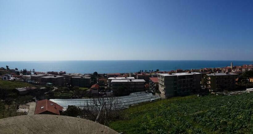 إستوديو قياسى مطل على البحر, Agrilea