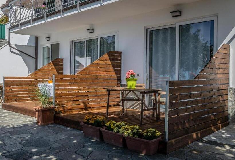 إستوديو قياسى مطل على البحر, Agrilea