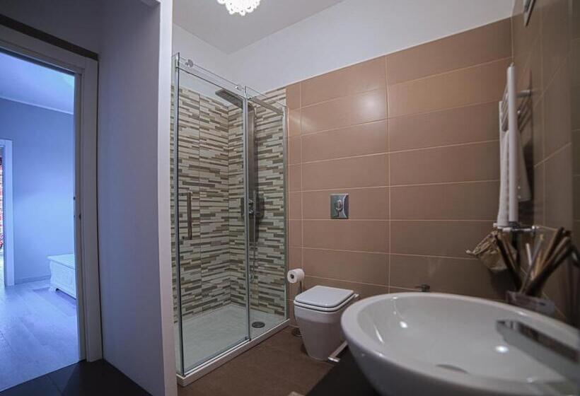 جناح مطلّ علي البحر, Agrilea