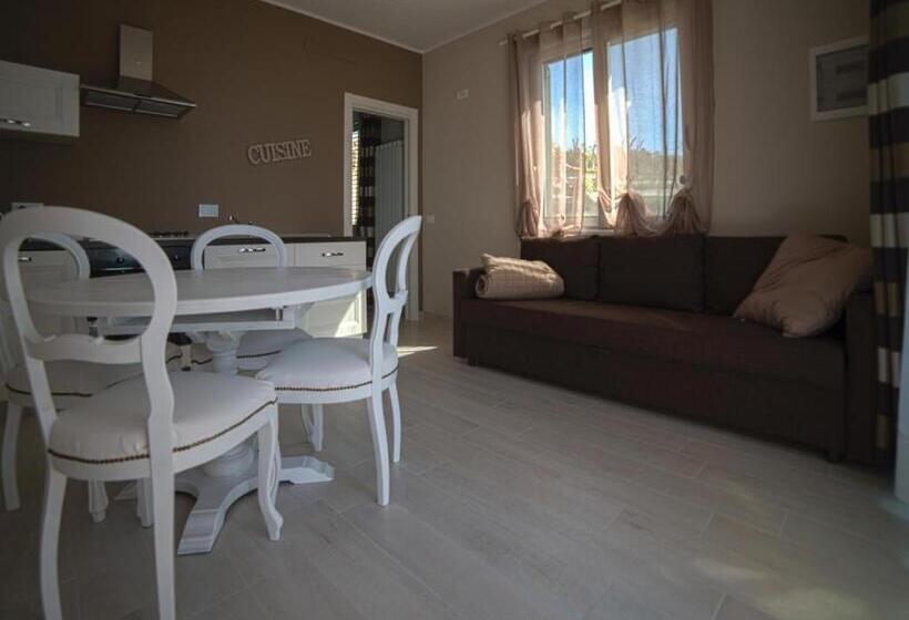 جناح مطلّ علي البحر, Agrilea