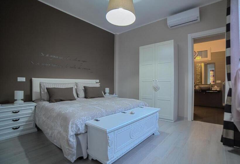 جناح مطلّ علي البحر, Agrilea