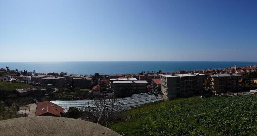 جناح مزود بتراس, Agrilea