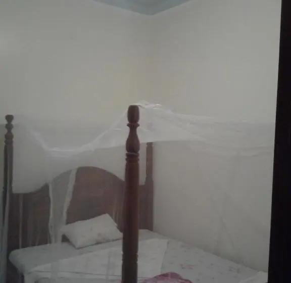 اتاق استاندارد یک نفره, Freedom Guest House