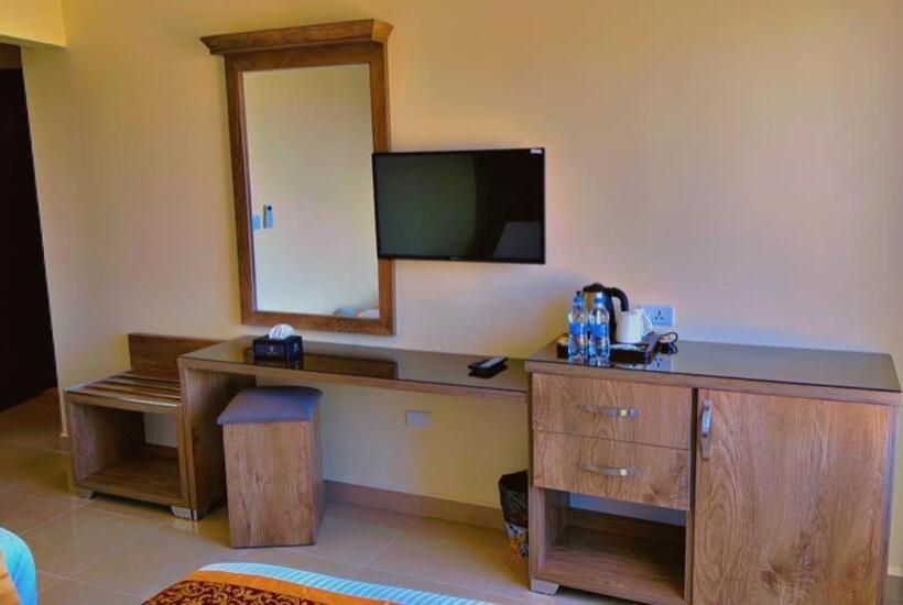 اتاق استاندارد با بالکن, Shaqilath